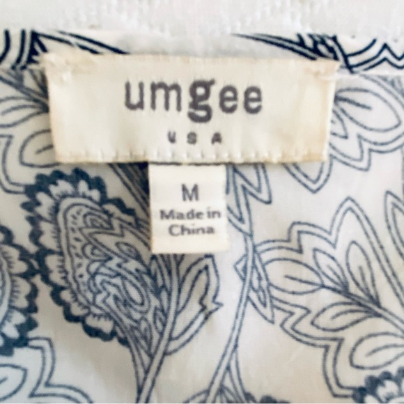 Umgee Navy Floral Boho Blouse Top Sharkbite Hem Bell Sleeve Crochet Womens Sz M - Picture 8 of 9